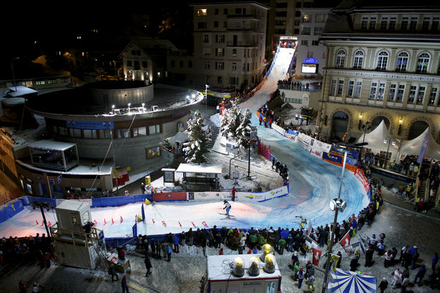ST. MORITZ - Stasera la gara di sci nelle vie cittadine