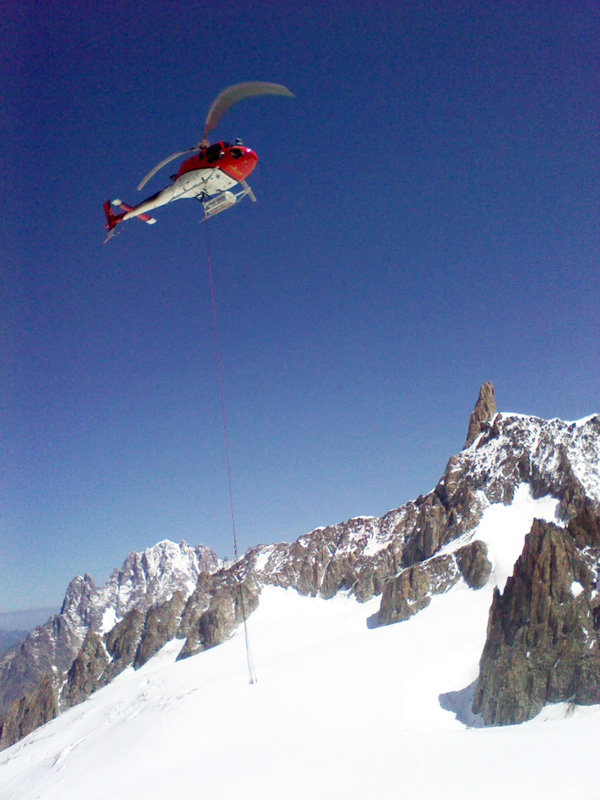 elicottero sul monte bianco